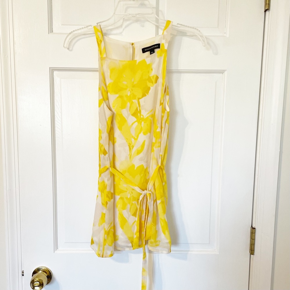 Banana republic yellow floral waist tie sleeveless blouse XS